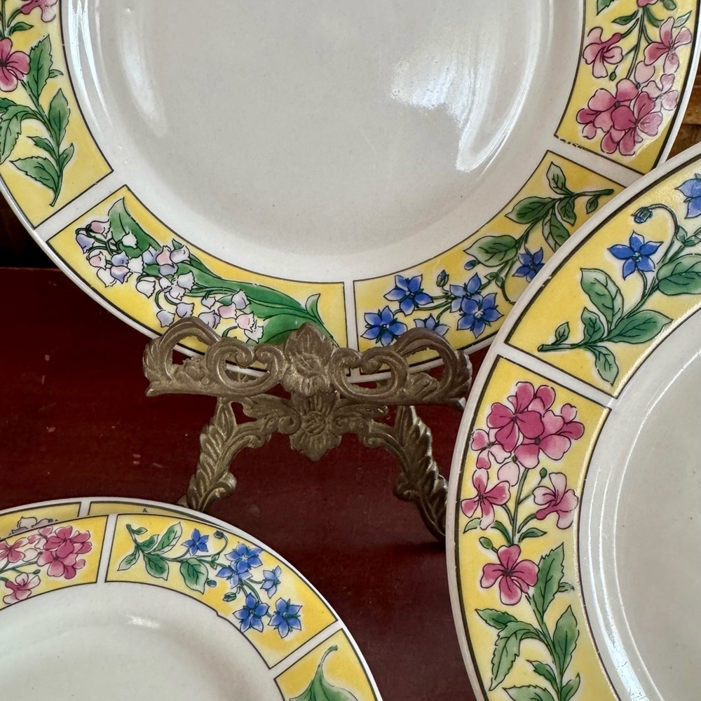 Majesticware by Sakura- Spring Valley 3 salad plates + bonus saucer
